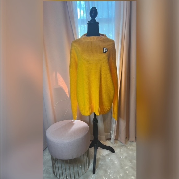 Victoria's Secret/PINK BOYFRIEND SWEATER - Picture 2 of 2